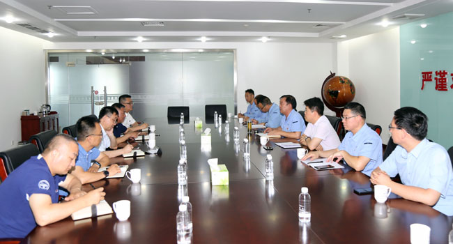 鄭州海關(guān)企管稽查處處長(cháng)賀方、洛陽(yáng)海關(guān)關(guān)長(cháng)郭學(xué)良等到萬(wàn)基控股集團調研