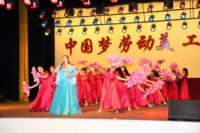 “中國夢(mèng)·勞動(dòng)美·工會(huì )情”新安工會(huì )百場(chǎng)演出下基層活動(dòng)首場(chǎng)在萬(wàn)基控股集團成功舉辦