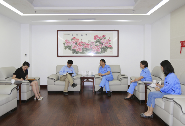 洛陽(yáng)市金融工作局副局長(cháng)田磊一行到萬(wàn)基控股集團調研