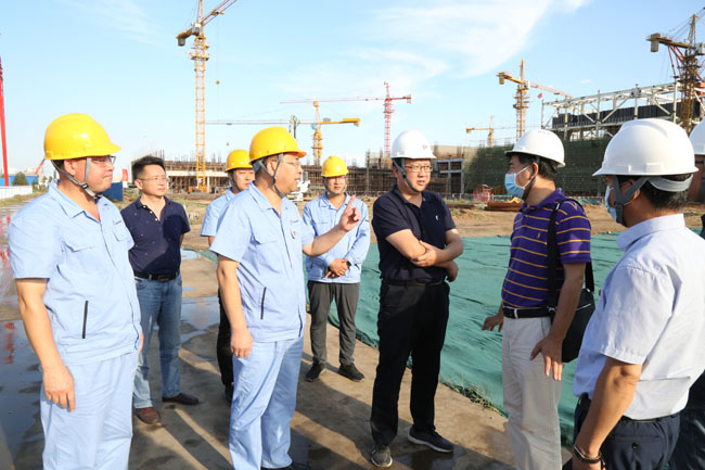 河南省發(fā)改委能源局電力處副處長(cháng)劉斌一行到萬(wàn)基控股集團檢查指導項目建設工作