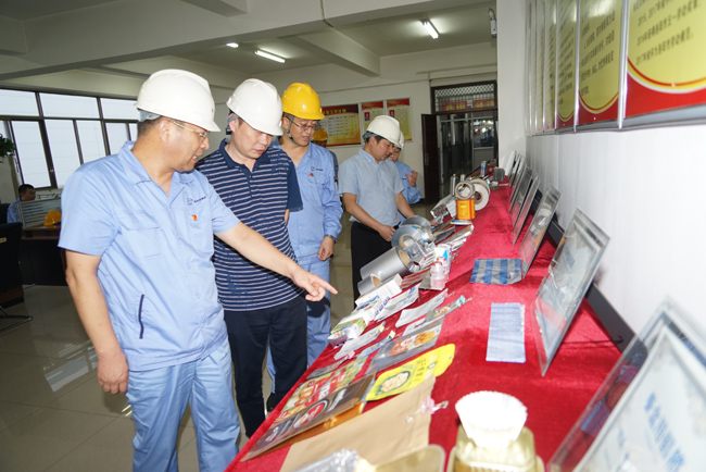 中國華融資產(chǎn)管理股份有限公司河南省分公司副總經(jīng)理余小兵到萬(wàn)基控股集團調研