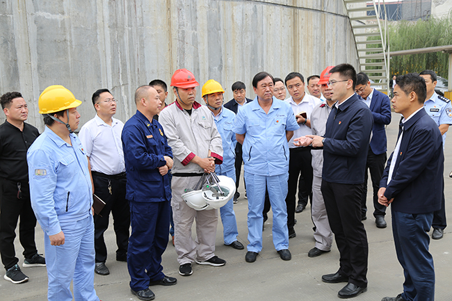 縣委副書(shū)記、縣長(cháng)王智到萬(wàn)基控股集團進(jìn)行節前安全檢查