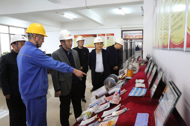 河南省市場(chǎng)監管局質(zhì)量發(fā)展處副處長(cháng)楊建國一行到萬(wàn)基控股集團調研