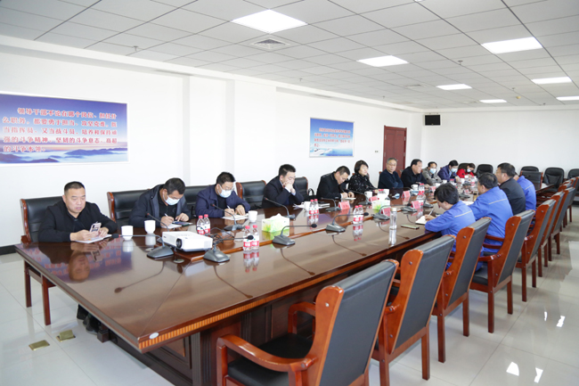 洛陽(yáng)市“萬(wàn)人助萬(wàn)企”活動(dòng)工作組人大常委會(huì )副主任雷雪芹一行到萬(wàn)基控股集團調研指導工作