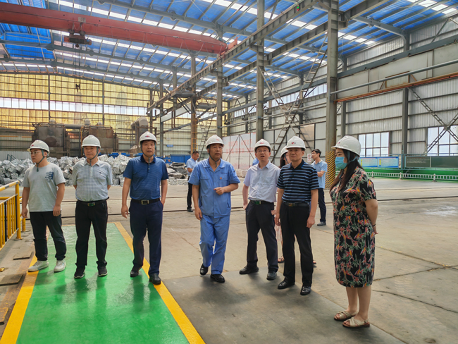 省工信廳材料工業(yè)處副處長(cháng)劉伯嘉一行到萬(wàn)基控股集團調研