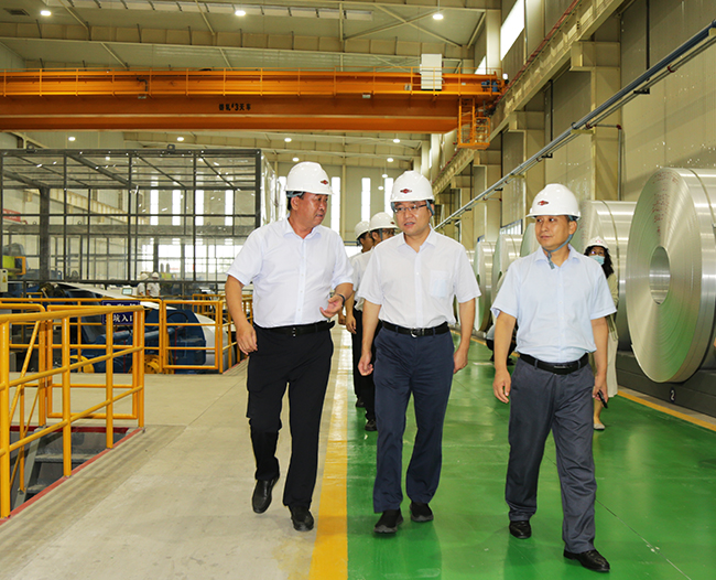 中原銀行總行副行長(cháng)、洛陽(yáng)分行黨委書(shū)記、行長(cháng)周麗濤一行到集團公司調研