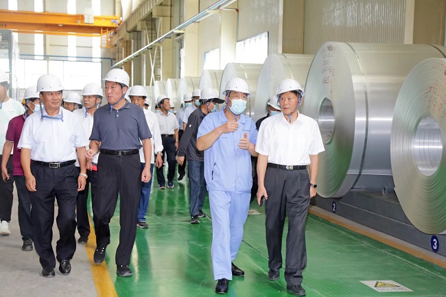 新安縣離退休領(lǐng)導秦智深一行 到萬(wàn)基控股集團調研