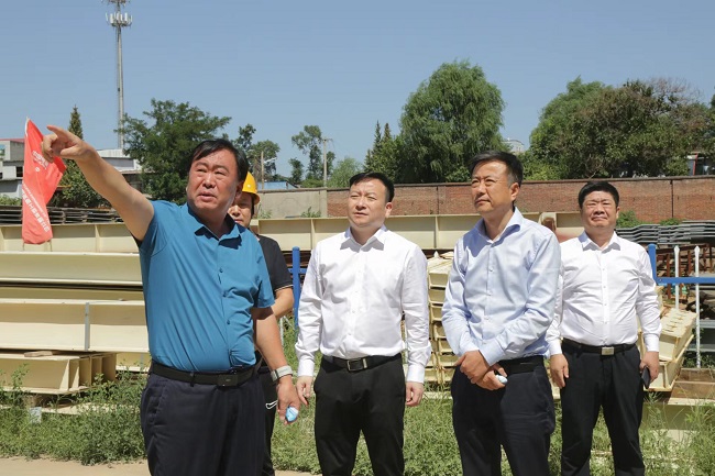 中國農業(yè)銀行洛陽(yáng)分行行長(cháng)王軍一行調研萬(wàn)基2x60萬(wàn)千瓦機組建設進(jìn)度
