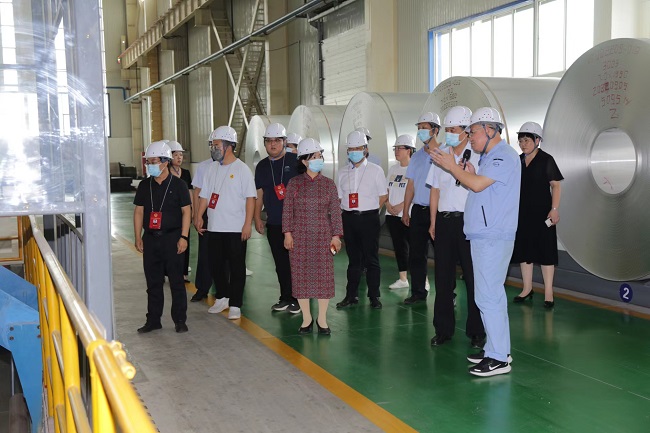 新安縣人大常委會(huì )黨組副書(shū)記、副主任姬進(jìn)輝一行到萬(wàn)基控股集團調研