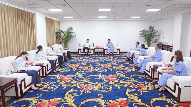 建設銀行洛陽(yáng)分行行長(cháng)張顏君一行到萬(wàn)基控股集團調研