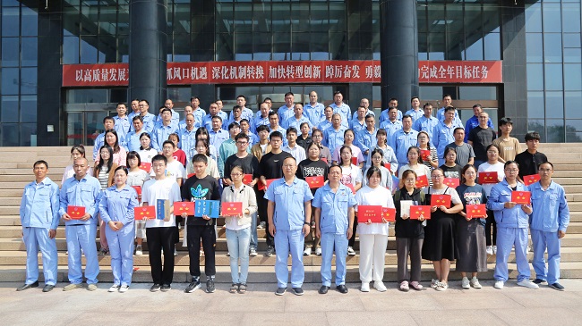 萬(wàn)基控股集團舉行2023年“金秋助學(xué)”助學(xué)金發(fā)放儀式