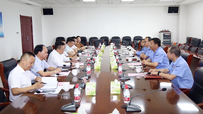 貴州省安順市委書(shū)記楊昌鵬一行到萬(wàn)基控股集團調研