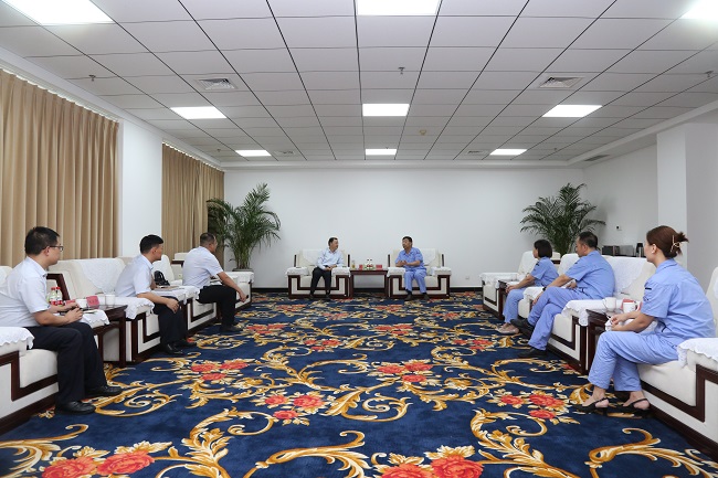 中國銀行洛陽(yáng)分行黨委書(shū)記、行長(cháng)楊東陽(yáng)一行到萬(wàn)基控股集團調研