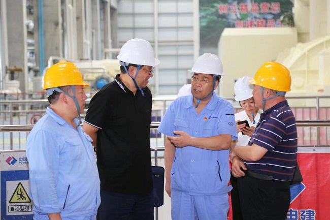 洛陽(yáng)國宏集團總經(jīng)理郭義民一行到萬(wàn)基控股集團調研