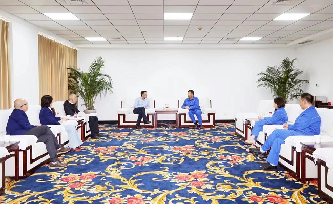 交通銀行洛陽(yáng)分行副行長(cháng)李強一行到萬(wàn)基控股集團調研