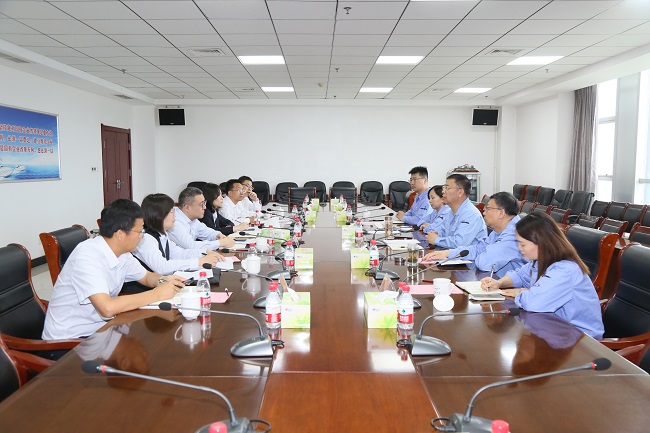 中原銀行總行副行長(cháng)周麗濤一行到萬(wàn)基控股集團調研