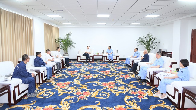 中電建河南工程有限公司黨委書(shū)記、董事長(cháng)劉長(cháng)龍一行到萬(wàn)基控股集團交流訪(fǎng)談