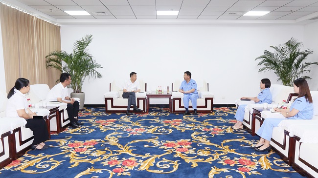 農業(yè)銀行洛陽(yáng)分行行長(cháng)王軍一行到萬(wàn)基控股集團調研