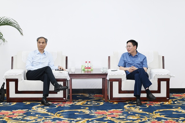 中原證券股份有限公司黨委副書(shū)記、總經(jīng)理李昭欣一行到萬(wàn)基控股集團調研