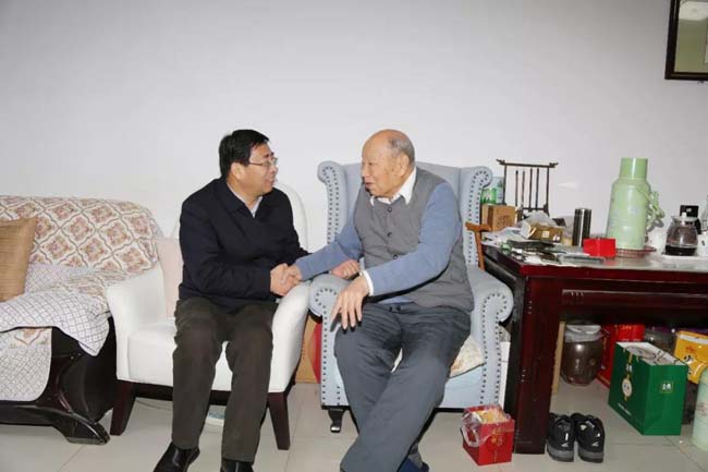 萬(wàn)基控股集團節前開(kāi)展慰問(wèn)活動(dòng)