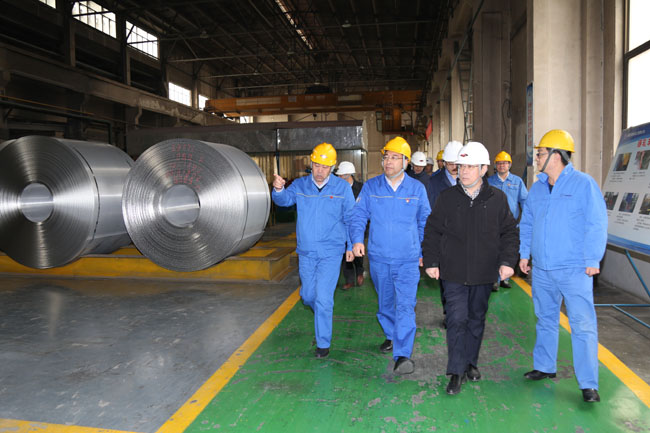 南山鋁業(yè)程仁策董事長(cháng)一行到萬(wàn)基控股集團考察交流