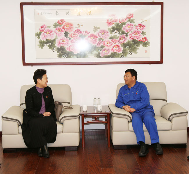 洛陽(yáng)城市發(fā)展投資集團黨委書(shū)記劉瑞霞一行到萬(wàn)基控股集團調研