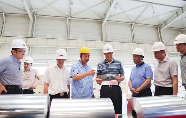 省人大常委會(huì )副主任趙建才一行到萬(wàn)基控股集團調研