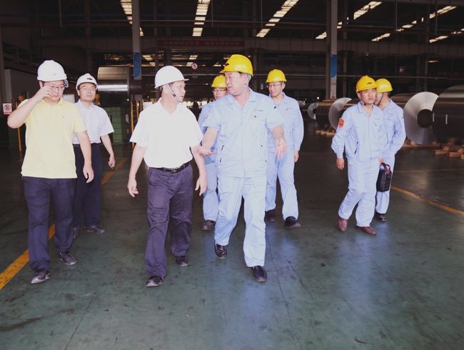 市工信委主任王玉峰到萬(wàn)基鋁加工調研高架庫運行情況