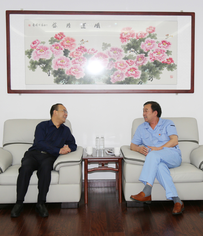 華夏銀行鄭州分行副行長(cháng)楊央一行到萬(wàn)基控股集團調研