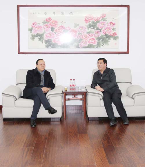 中行洛陽(yáng)分行副行長(cháng)鄭彥征一行到萬(wàn)基控股集團調研