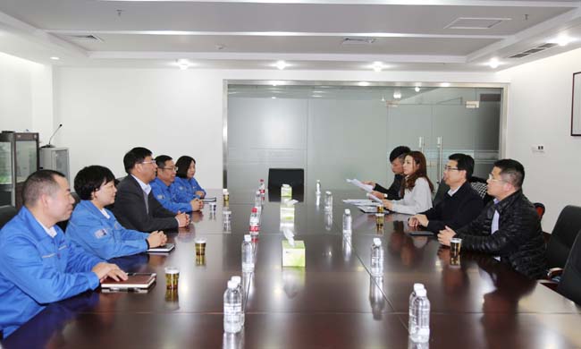 青島城投國際控股集團總經(jīng)理宋明杰等一行到萬(wàn)基控股集團洽談合作