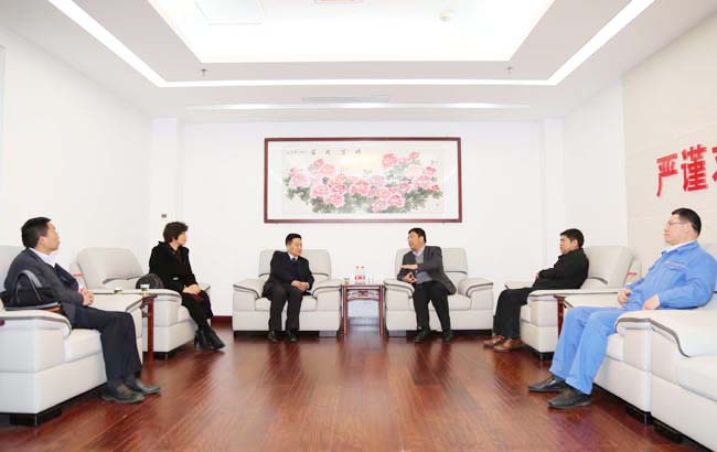 湖北中星電子材料公司董事長(cháng)趙中友一行到萬(wàn)基控股集團洽談合作