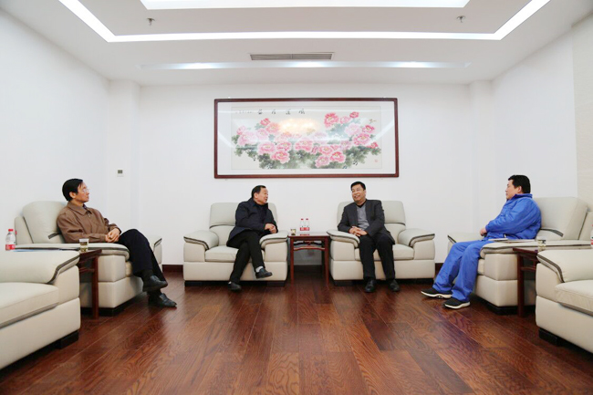 洛陽(yáng)市企業(yè)聯(lián)合會(huì )會(huì )長(cháng)侯建尚到萬(wàn)基控股集團調研
