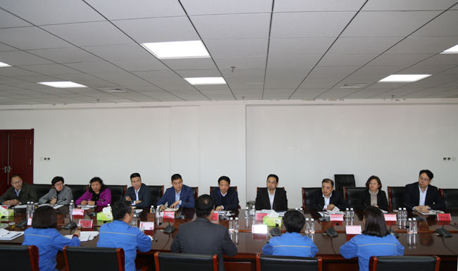 洛陽(yáng)市金融辦主任羅克振一行到萬(wàn)基控股集團考察