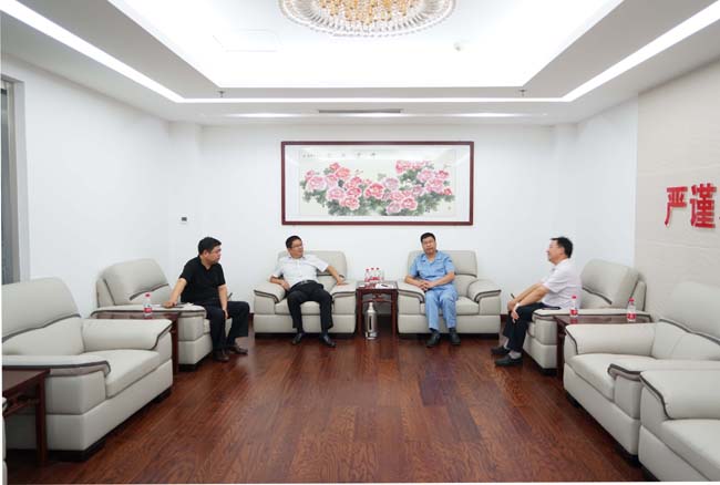 平煤神馬集團鹽化公司副總經(jīng)理楊?lèi)?ài)軍一行到萬(wàn)基控股集團洽談合作