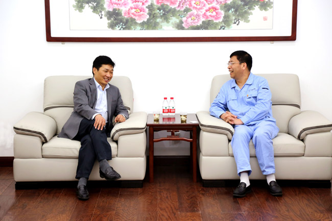 招商銀行洛陽(yáng)分行行長(cháng)張煒等一行到萬(wàn)基控股集團調研