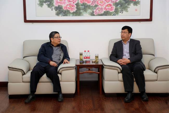 洛陽(yáng)市發(fā)改委副主任王建中等人到我公司調研