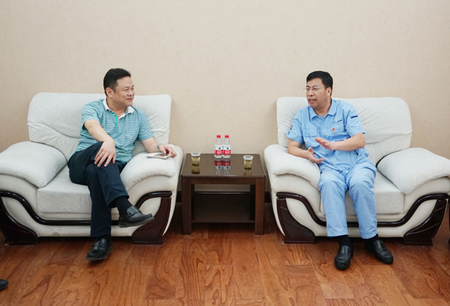 光大銀行鄭州東風(fēng)路支行行長(cháng)尚明勝一行到公司洽談業(yè)務(wù)