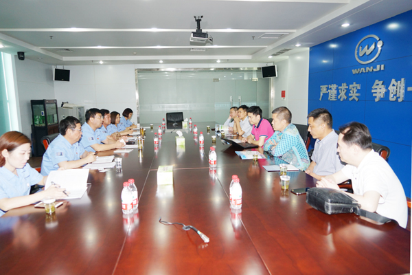 財通證券執行總監俞冬野一行到萬(wàn)基控股集團考察