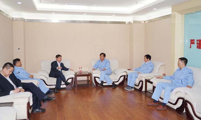 南山鋁業(yè)有限公司董事長(cháng)程仁策到我公司進(jìn)行商務(wù)洽談