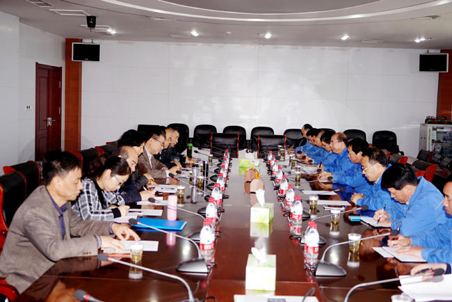 省總工會(huì )副主席周紅霞等到公司調研