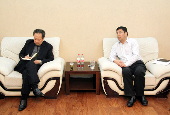 洛陽(yáng)人行副行長(cháng)王戈鋒一行到我公司調研