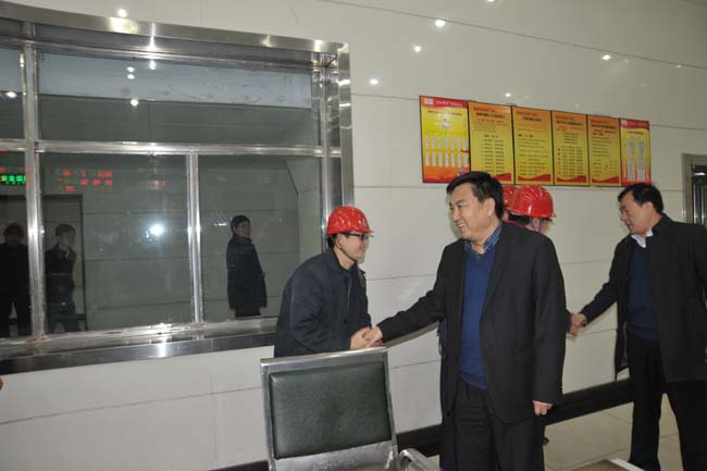 縣委副書(shū)記代縣長(cháng)郅書(shū)安一行到公司慰問(wèn)